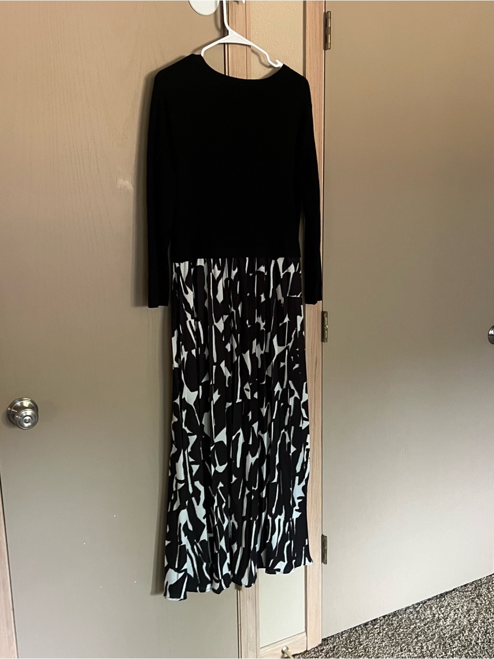 NIC+ZOE Black and White Pleated Abstract Midi Dress - Picture 10 of 10